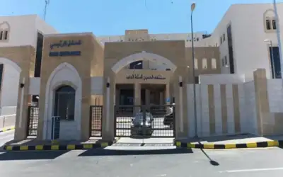 إجراء عملية تصحيح عمود فقري لأول