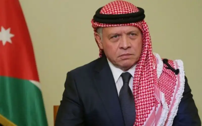 الملك يعزي أمير الكويت بضحايا حريق