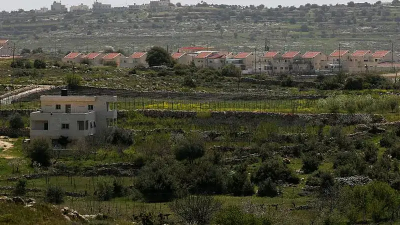 إطلاق وابل من الصواريخ على شمال