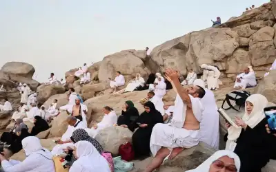 أكثر من مليوني حاج يقفون بعرفة