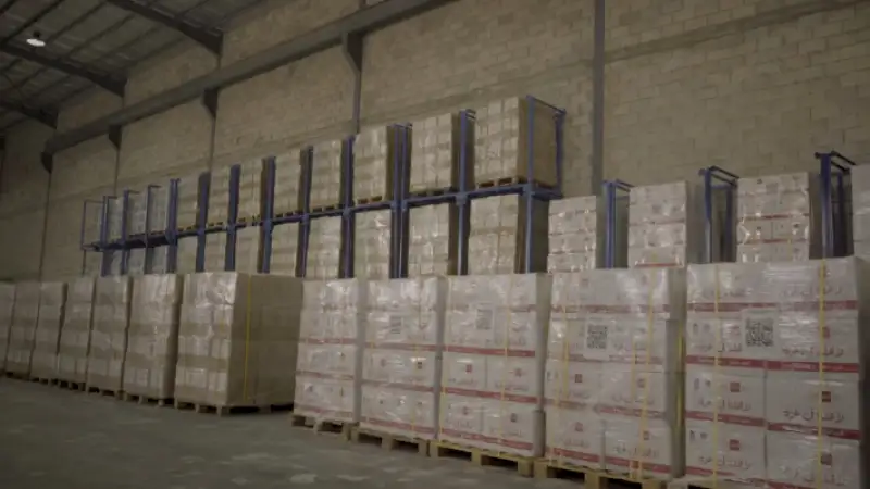 وصول 45 شاحنة مساعدات إنسانية أردنية