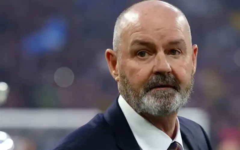 مدرب اسكتلندا يلجأ للتعنيف والمواساة بعد