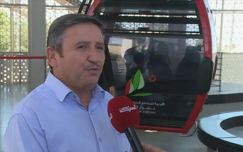 توفير طائرة لتنظيم جولات جوية تجوب