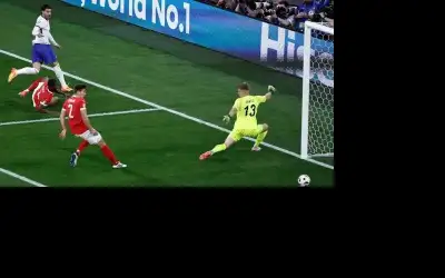 فرنسا تبدأ يورو 2024 بفوز بنيران