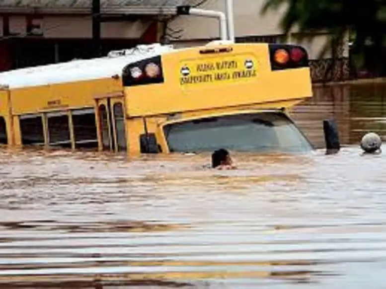 مصرع 13 شخصا جراء الأمطار الغزيرة