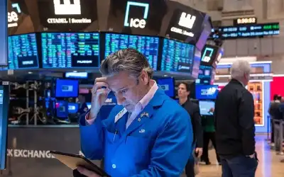 النفط يتراجع وسط حالة من الحذر