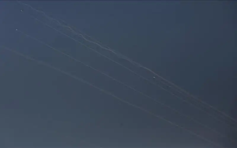 الاحتلال يرصد 15 قذيفة صاروخية من