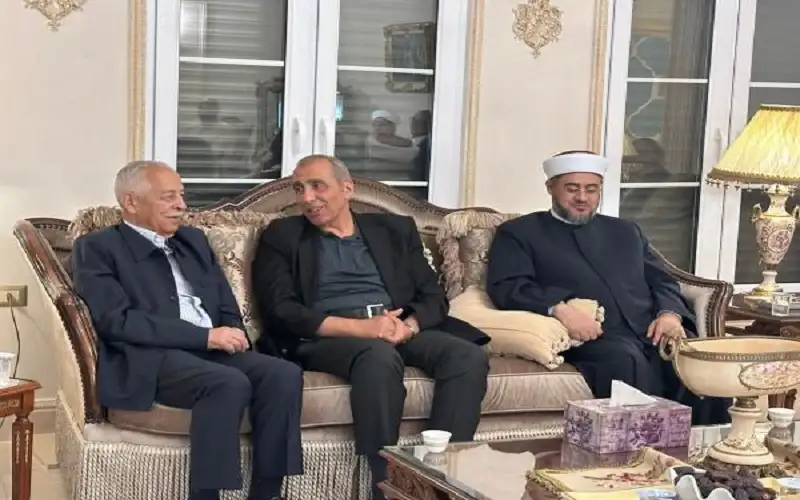 مندوبا عن الملك وولي العهد ..