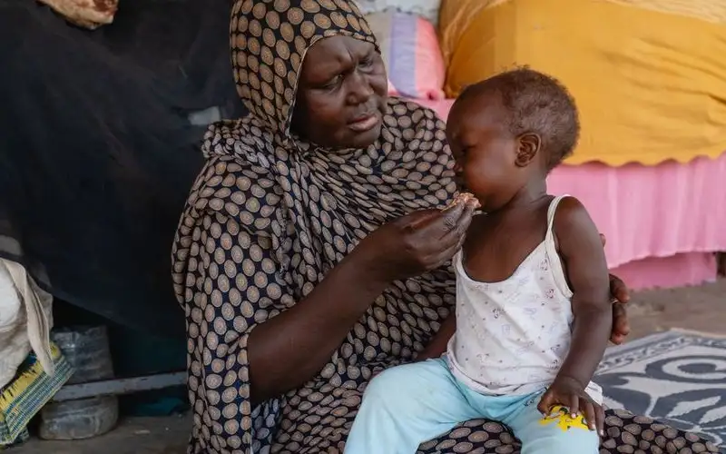 “أم طبخت ترابا، وأناس يأكلون أوراق