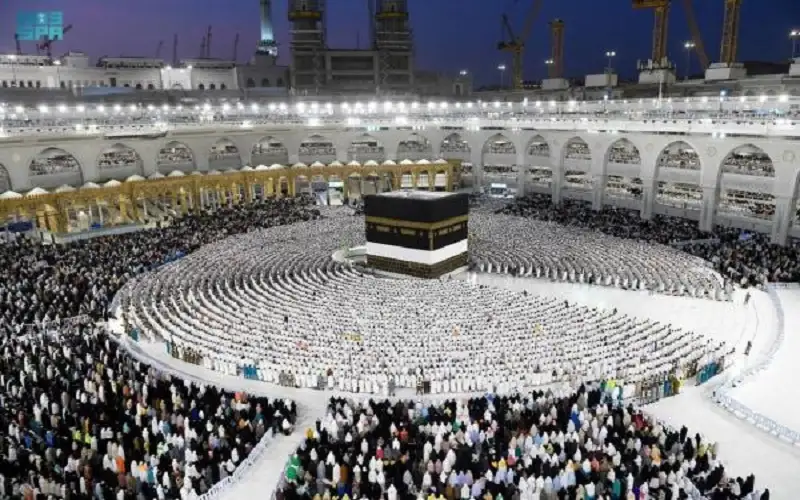 السعودية: بدء استقبال المعتمرين وإصدار تأشيراتهم