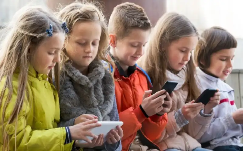 لوس أنجلوس تعتزم منع الهواتف الذكية