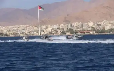 إنقاذ 3 أشخاص غرقت بدالتهم المائية