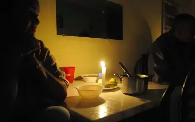 انقطاع التيار الكهربائي في جميع أنحاء