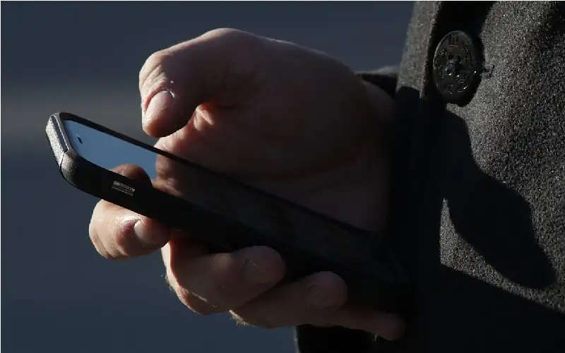 تطبيق يحول الصراخ على الهاتف إلى