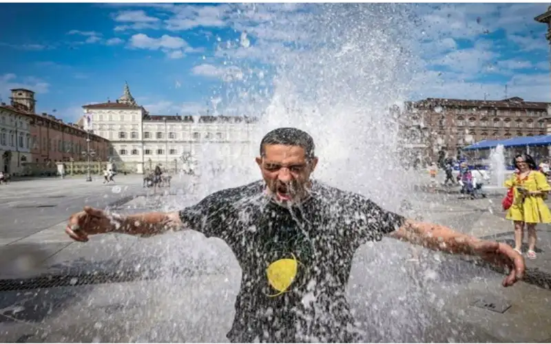 موجة حر تجتاح العالم وتتسبب في