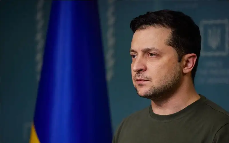 زيلينسكي: روسيا استخدمت 2400 قنبلة موجهة