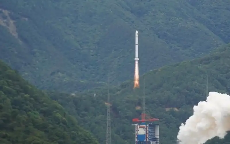 الصين تطلق قمرا صناعيا فلكيا جديدا