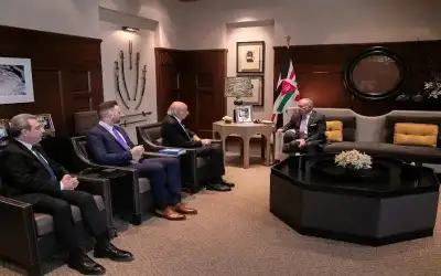 الملك يستقبل وليد جنبلاط