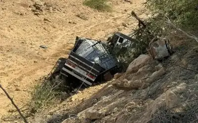 وفاة بتدهور شاحنة على طريق البحر