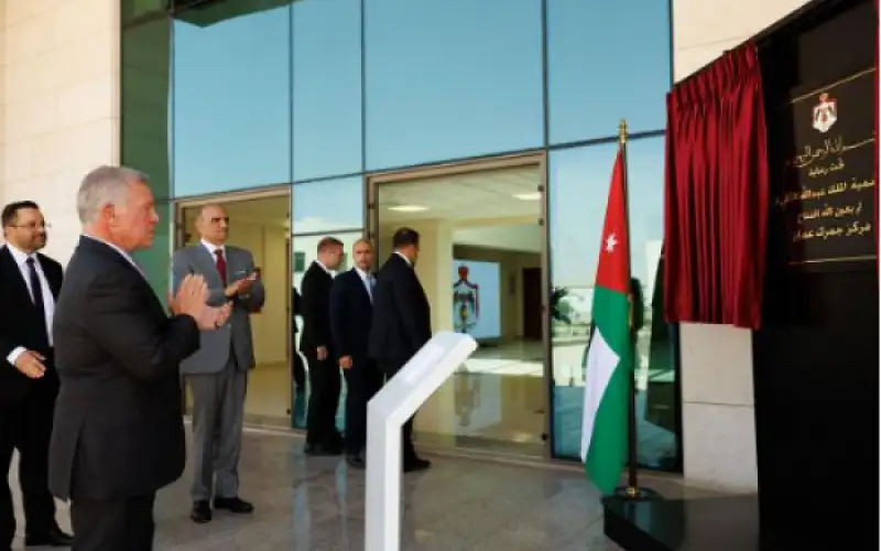 الملك يفتتح مركز جمرك عمان الجديد