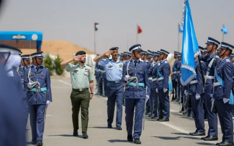 ولي العهد يرعى تخريج مرشحي الطيران