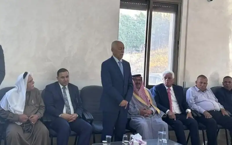 مندوبا عن الملك وولي العهد ..