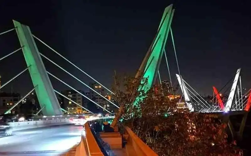 ثني شخص عن الانتحار من أعلى