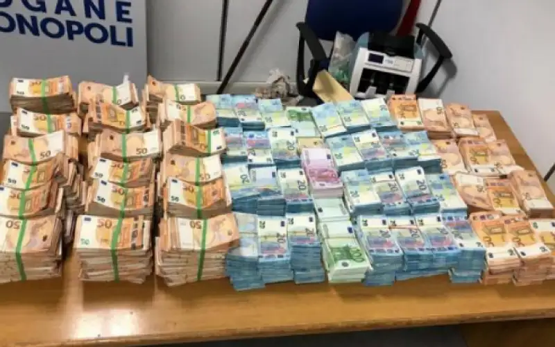 تقرير حكومي: 40 % من المراهقين