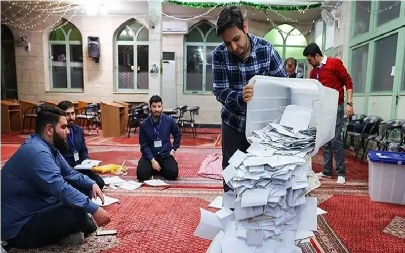 خامنئي يطالب الشعب المشاركة في الانتخابات