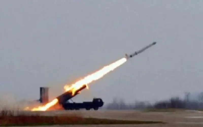 كوريا الشمالية.. القمامة للجنوب والباليستي للبحر