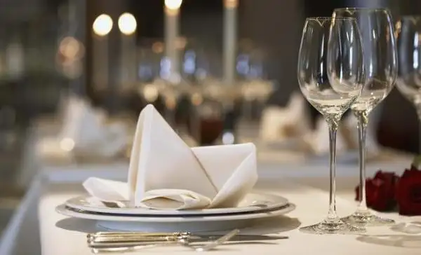 إعفاء مالكي المهن السياحية من غرامات