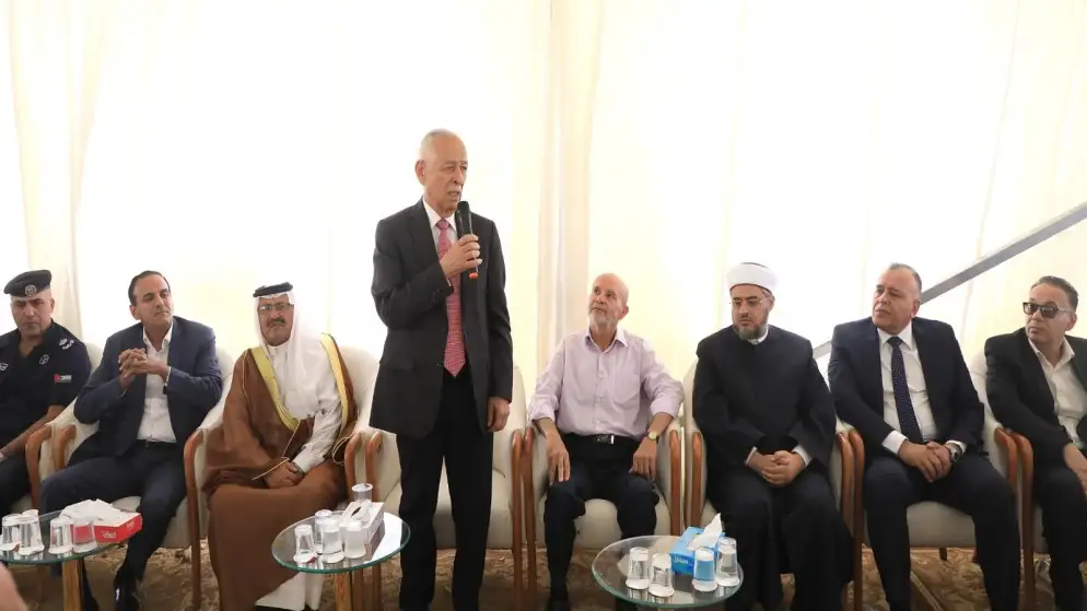 رئيس الديوان الملكي يقدم واجب العزاء