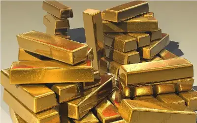 تراجع طفيف للذهب وسط تركيز على