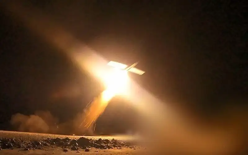 الحوثيون يعلنون استهداف سفينة إسرائيلية بميناء