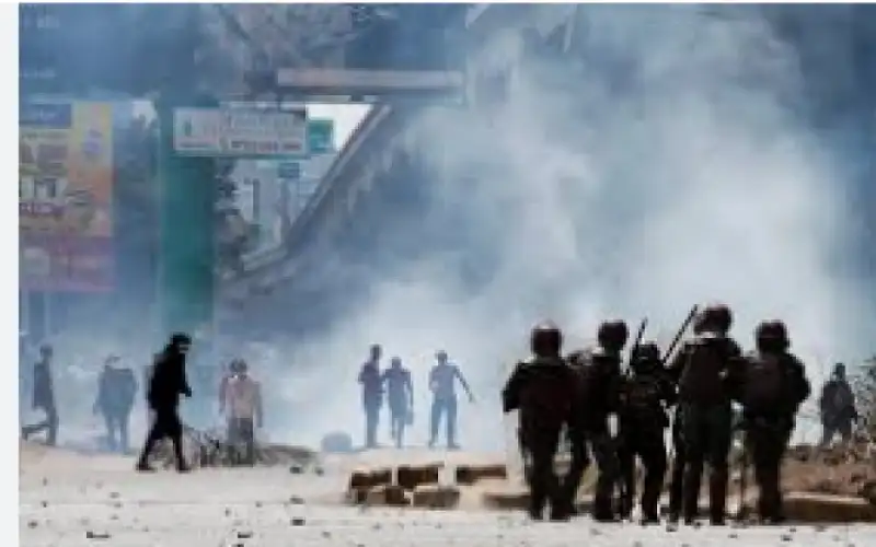 الرئيس الكيني يرضخ لاحتجاجات دامية ..