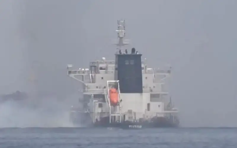 استهداف سفينة بالبحر الأحمر والجيش الأميركي