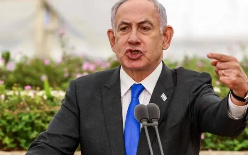 الشرطة الإسرائيلية تفكك قنبلة أمام منزل