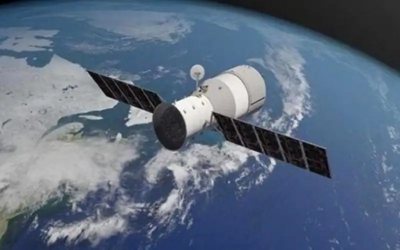 قمر اصطناعي يتوقع العواصف الشمسية