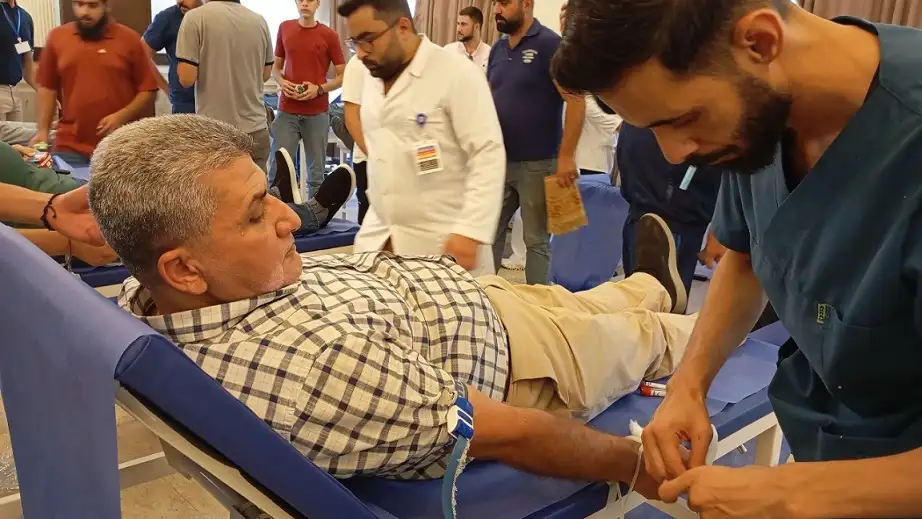 ازدحام على حملة التبرع بالدم لقطاع