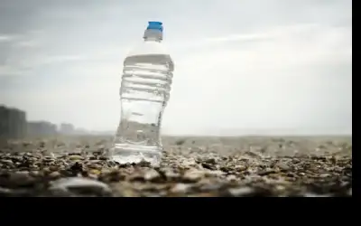 مخاطر تعرض المياه المعبأة للحرارة المرتفعة
