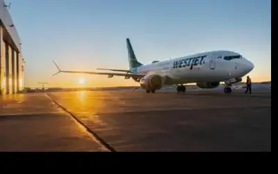 كندا .. إضراب يتسبب بإلغاء مئات