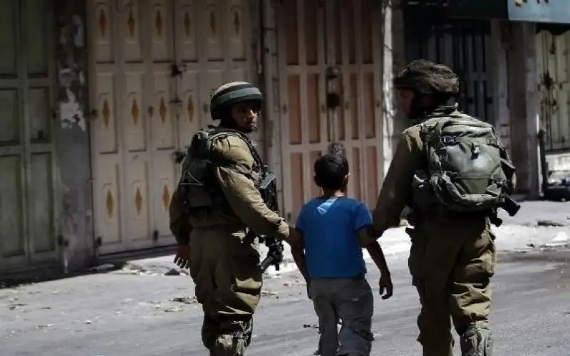 الاحتلال يعتقل 3 أطفال من بيت