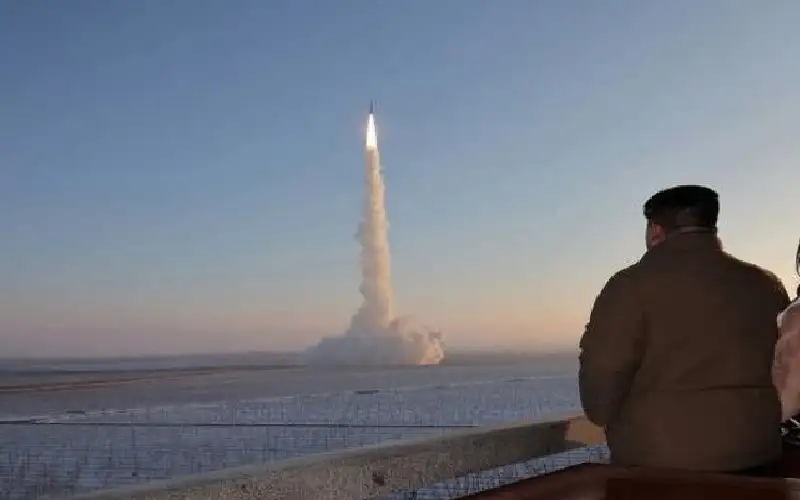 كوريا الشمالية ترد على مناورات حافة