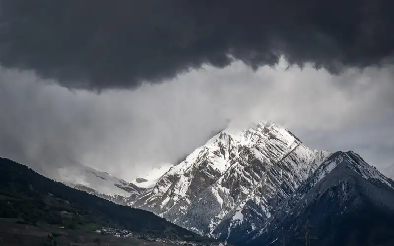 مفقودون في سويسرا بعد انهيار أرضي