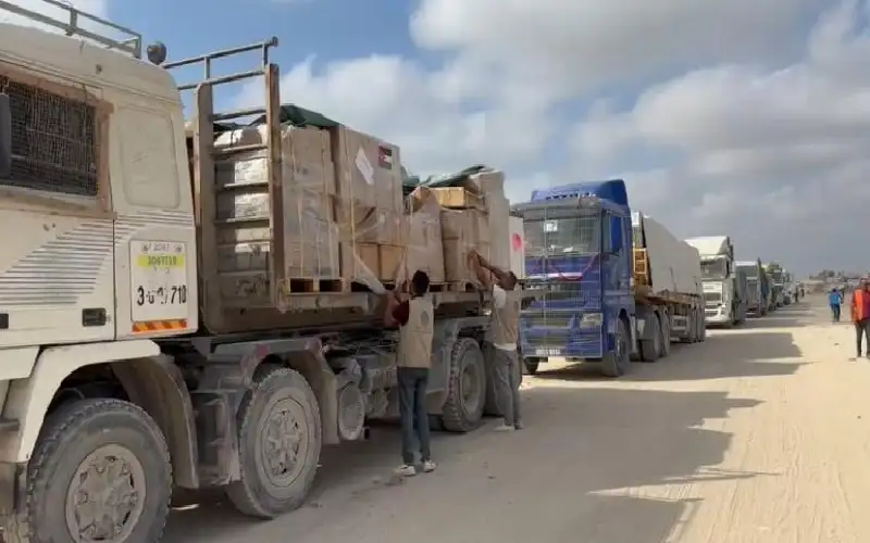 عبور 32 شاحنة مساعدات أردنية جديدة