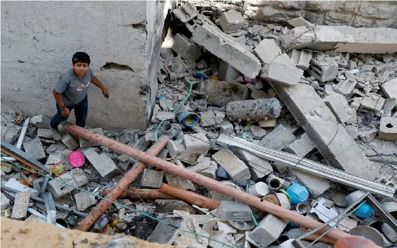 إسرائيل تجتاح مخيما في الضفة وتقتل