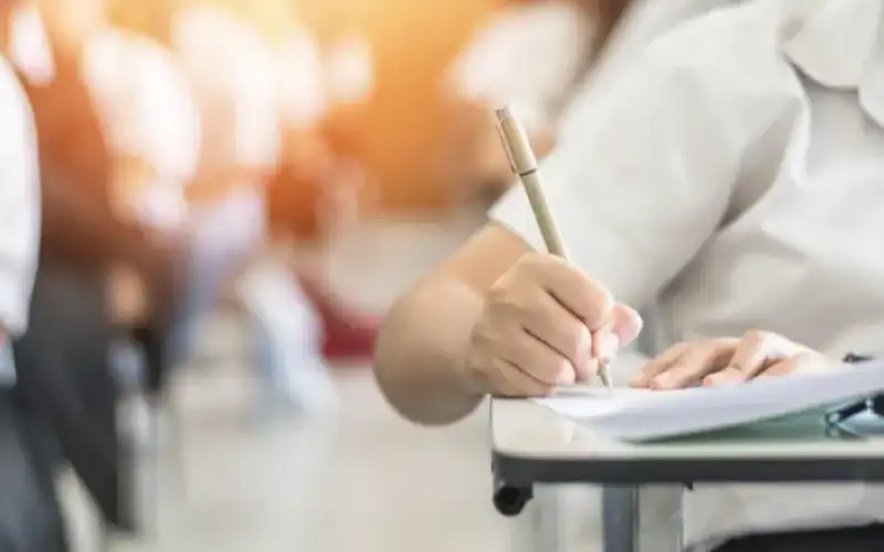 ولادة ووفاة داخل لجان امتحانات الثانوية