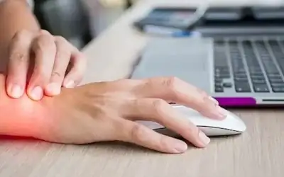 موظفو العمل المكتبي أكثر عرضة للإصابة