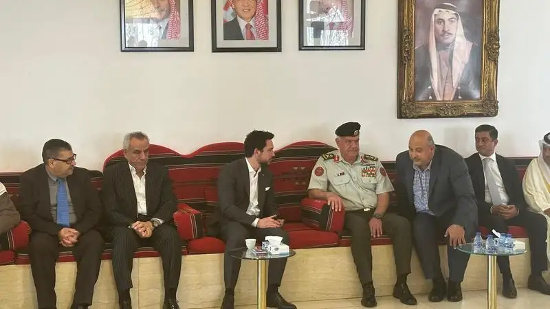 ولي العهد يعزي بوفاة نجل شقيق