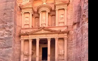 الرحالة الإماراتي النخلاني يلقي تحية المحبة